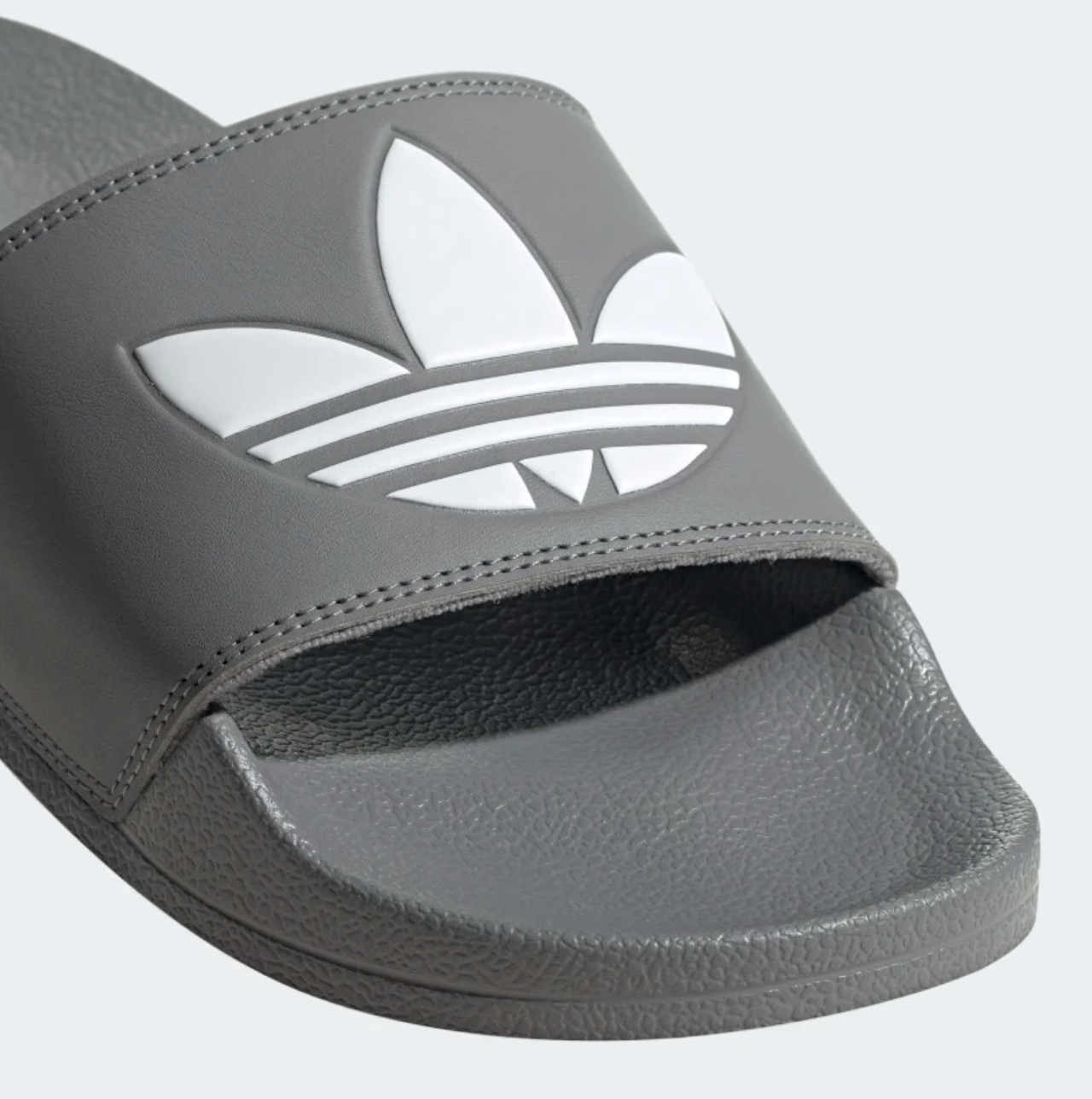 Новые мужские шлепанцы adidas TREFOIL ADILETTE Grey White FU7592 Flip Flops s1