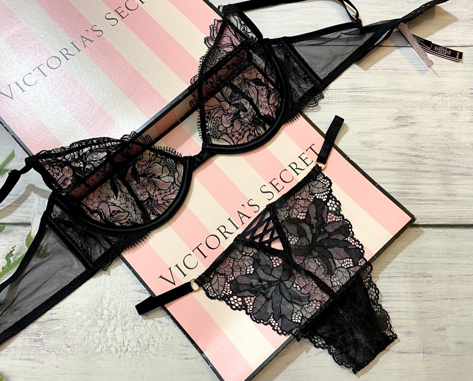 

Victorias Secret VERY SEXY Комплект из двух частей бюстгальтера без подкладки с цветочной вышивкой -S, Черный