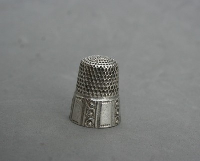 Thimble Sterling Silver Antique Anchor Hallmark 4.59 Grams Size 8 Pattern Skirt
