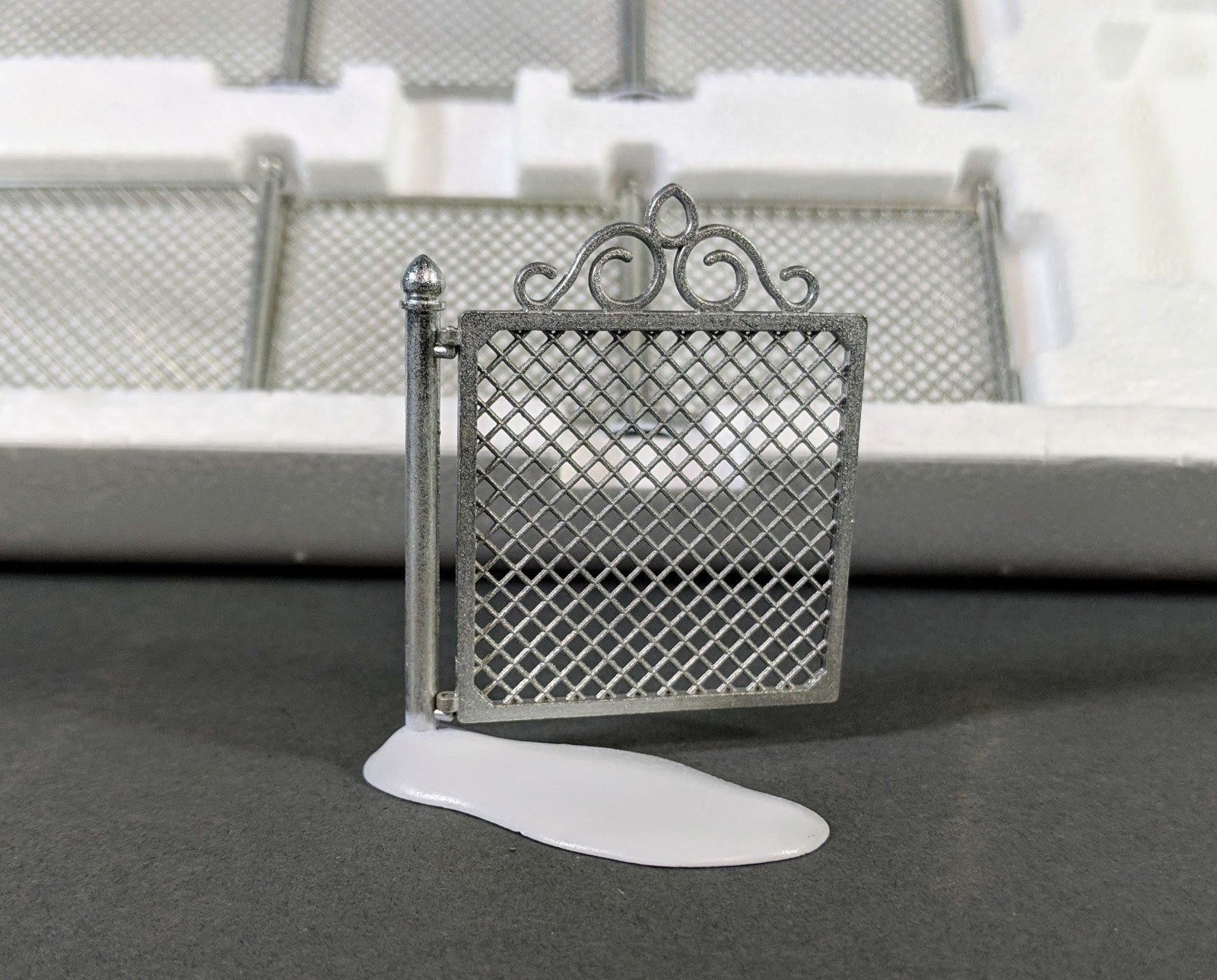 Dept 56 ~ Chain Link Fence With Gate  (52345) - Village Accessory *NEW*