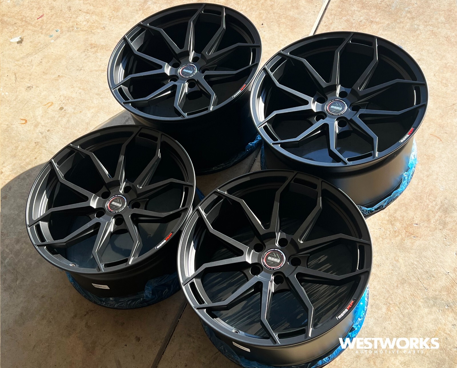 momoステアリング　BMW M3 AHG momoステアリングBMW M3 AHG