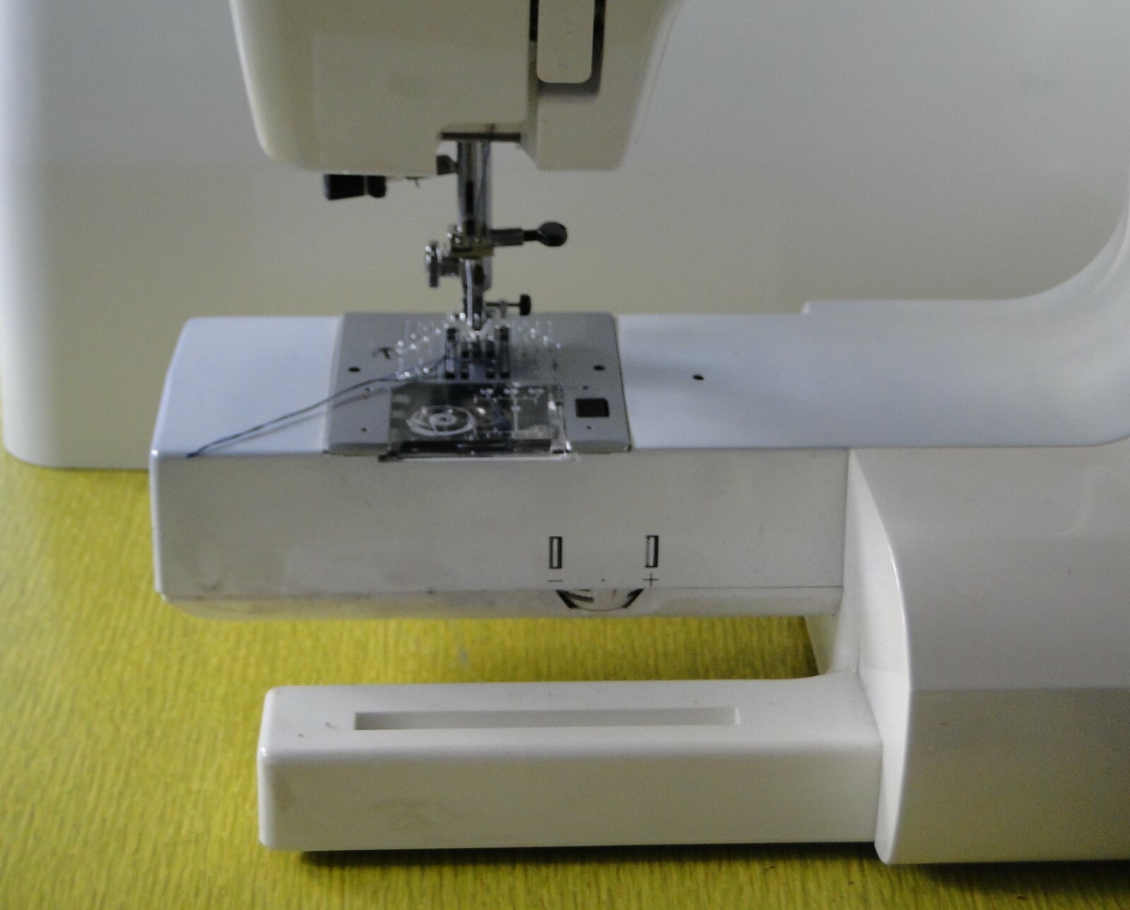 Janome Decor Excel 5018 Sewing Machine with Carry Case and Accessories