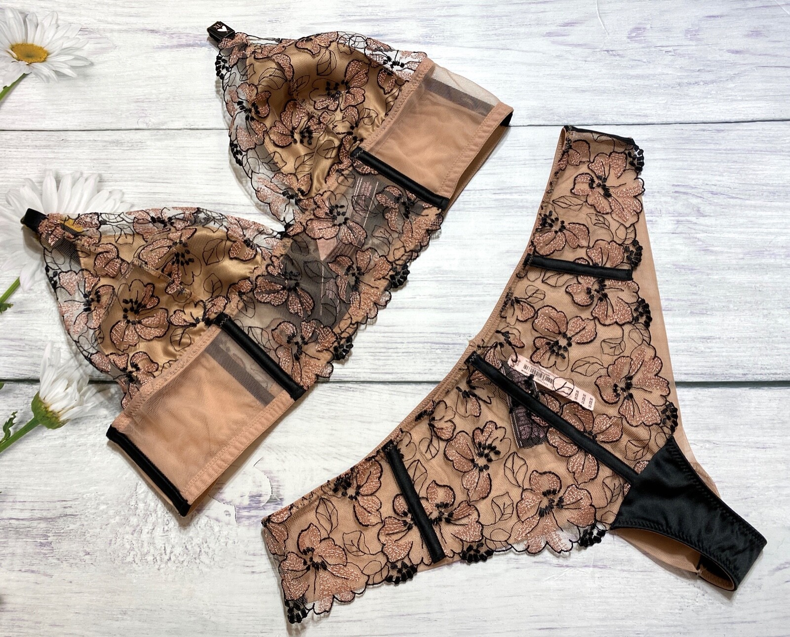 

Victorias Secret ОЧЕНЬ СЕКСУАЛЬНЫЙ длинный бюстгальтер с треугольными чашками без подкладки, цветочная сетка, румяна, Multicolor
