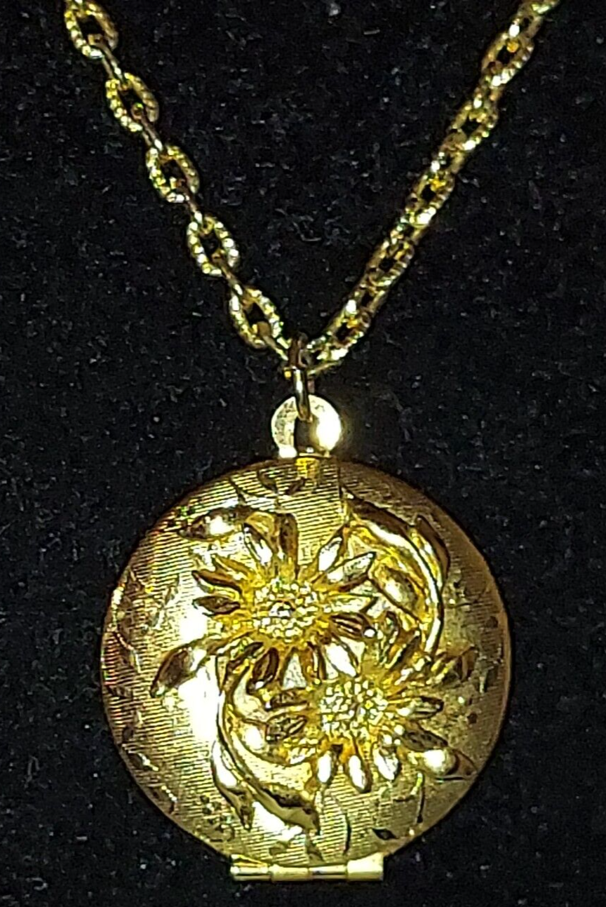 vintage LOCKET pendant 750刻印　K18 vintage LOCKET pendant 750刻印 K18