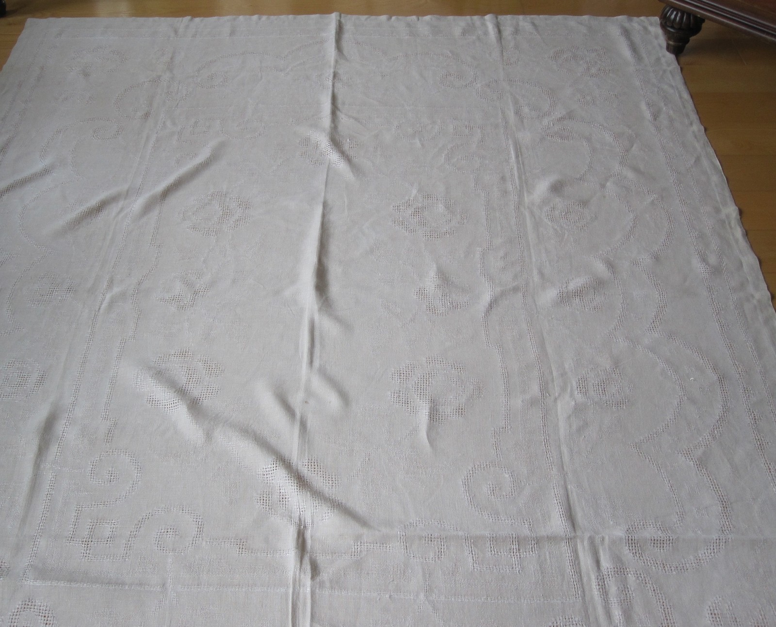 HANDSOME VINTAGE BEIGE NATURAL SOFT LINEN BLEND WOVEN TABLECLOTH 70