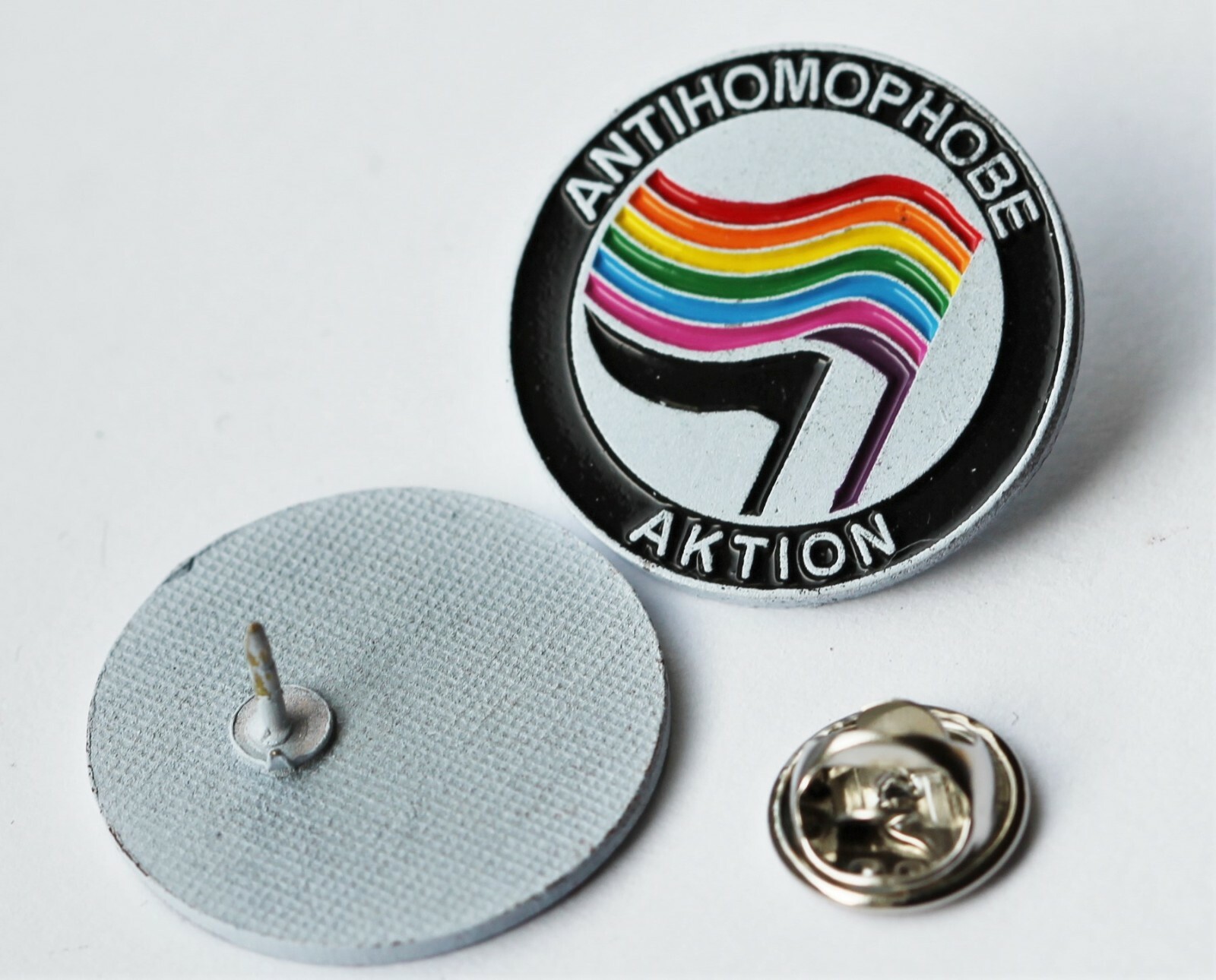 Antihomophobe Aktion Metal-Pin Button