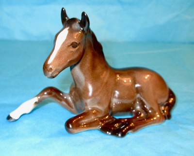 Beswick RARE Lying Brown Foal Facing Left Porcelain Model 915 Vintage