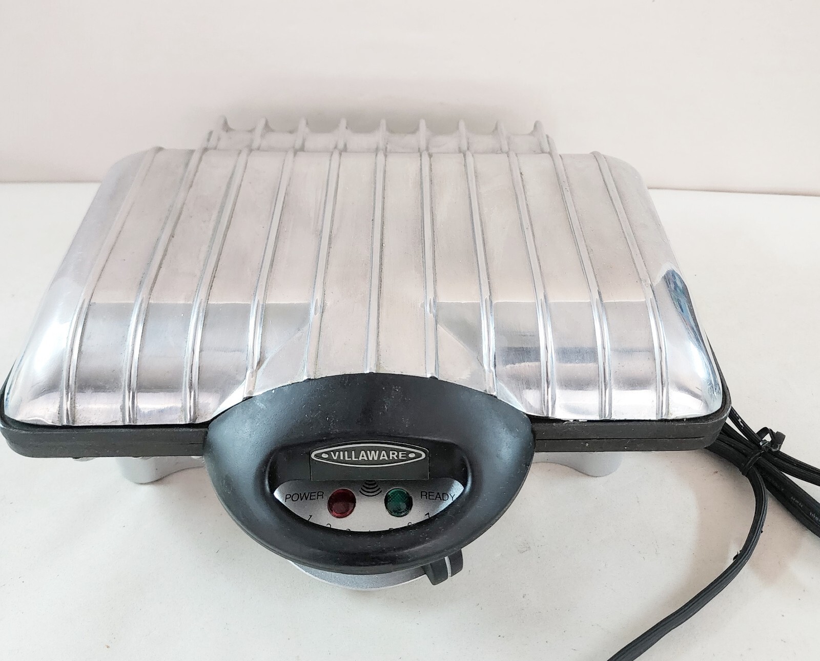 VillaWare Belgian Waffler Waffle Maker Uno Series Model 2000