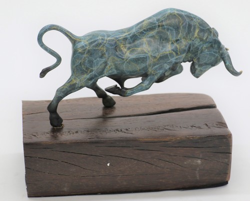 Bronze Sculpture Modern Art Stock Market Bull Hot Cast on Wood Figurine Figure