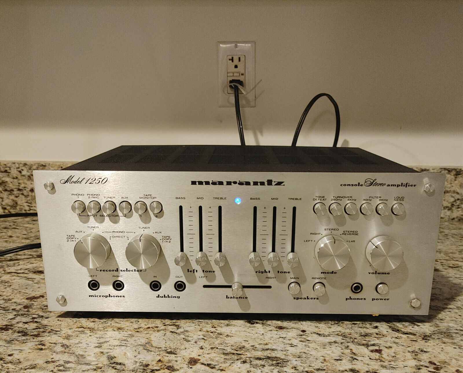 marantz Model 1250 ジャンク扱い マランツ 昭和レトロ Marantz MODEL 1250 Vintage Integrated Amplifier Fully
