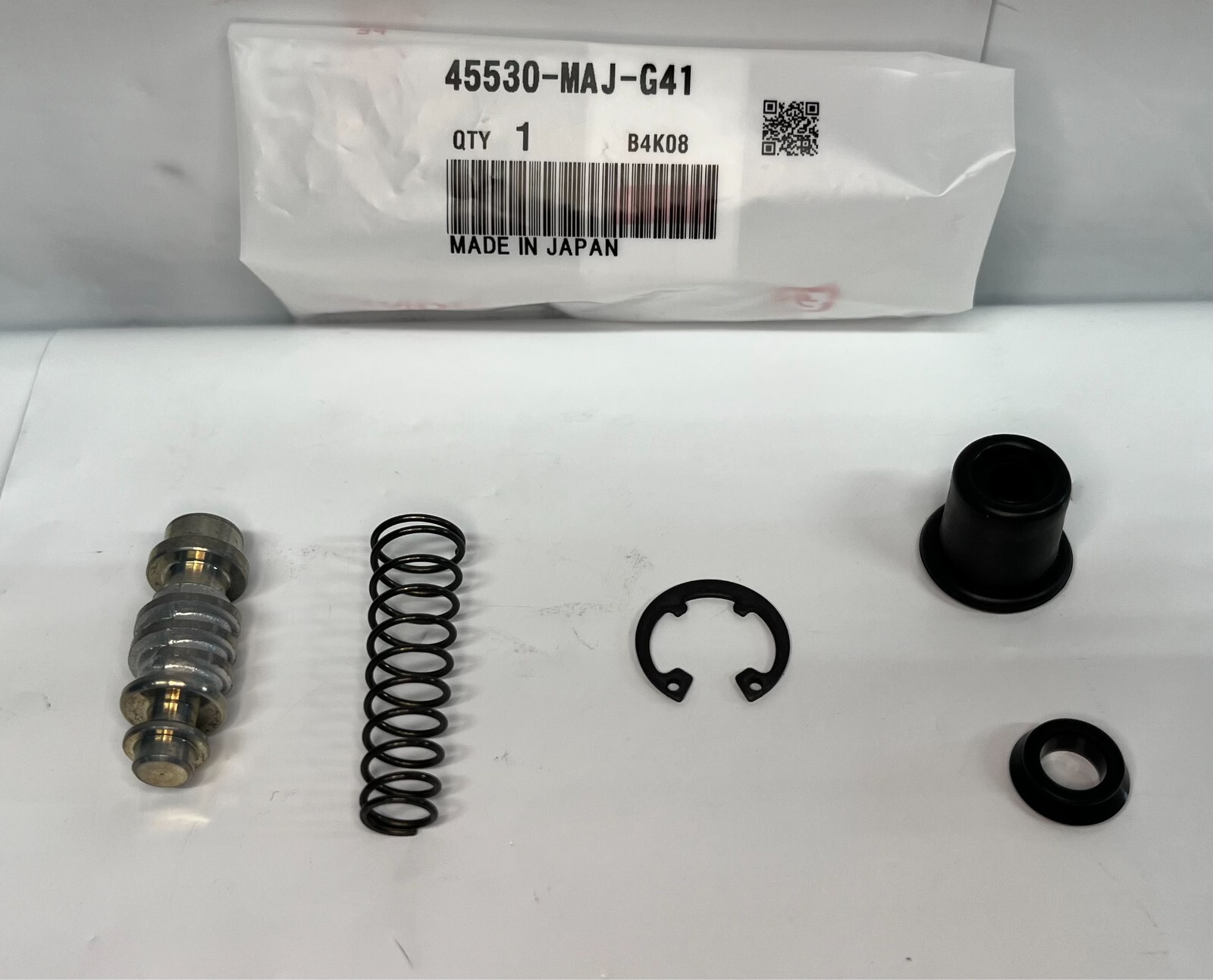 ホワイト　セット NEW Genuine OEM Honda PISTON SET, FR. MASTER CYLINDE - 45530