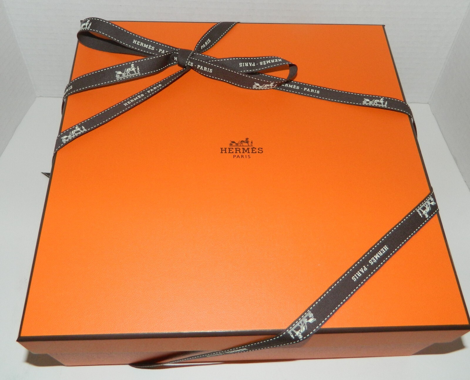 HERMES Classic Orange Box, with Signature Hermes Brown HERMES Classic Orange Box, with Signature Hermes Brown