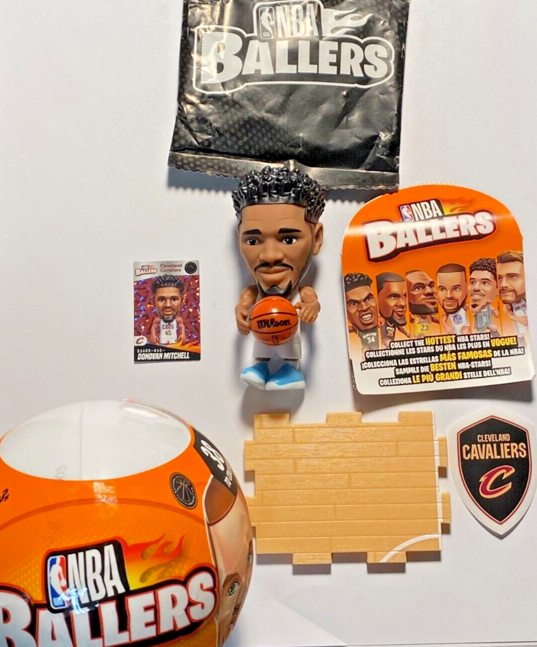 2023-24 NBA BALLERS DONOVAN MITCHELL Toy Collectable Figure