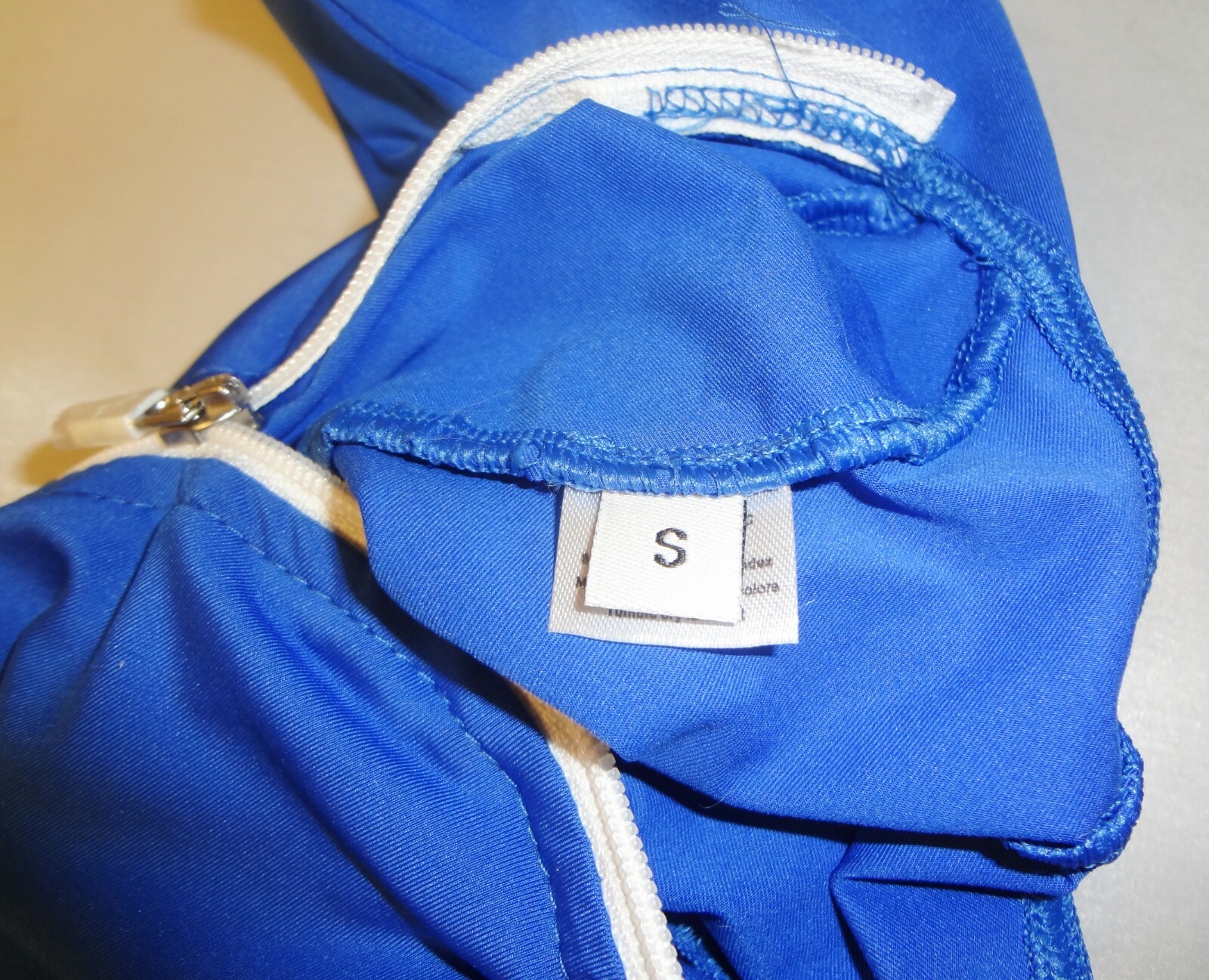 SHED DEFENDER FOR DOGS-COLOR: BLUE-SIZE:S-NO MORE PET HAIR ANYWHERE ! NEW-NO BOX