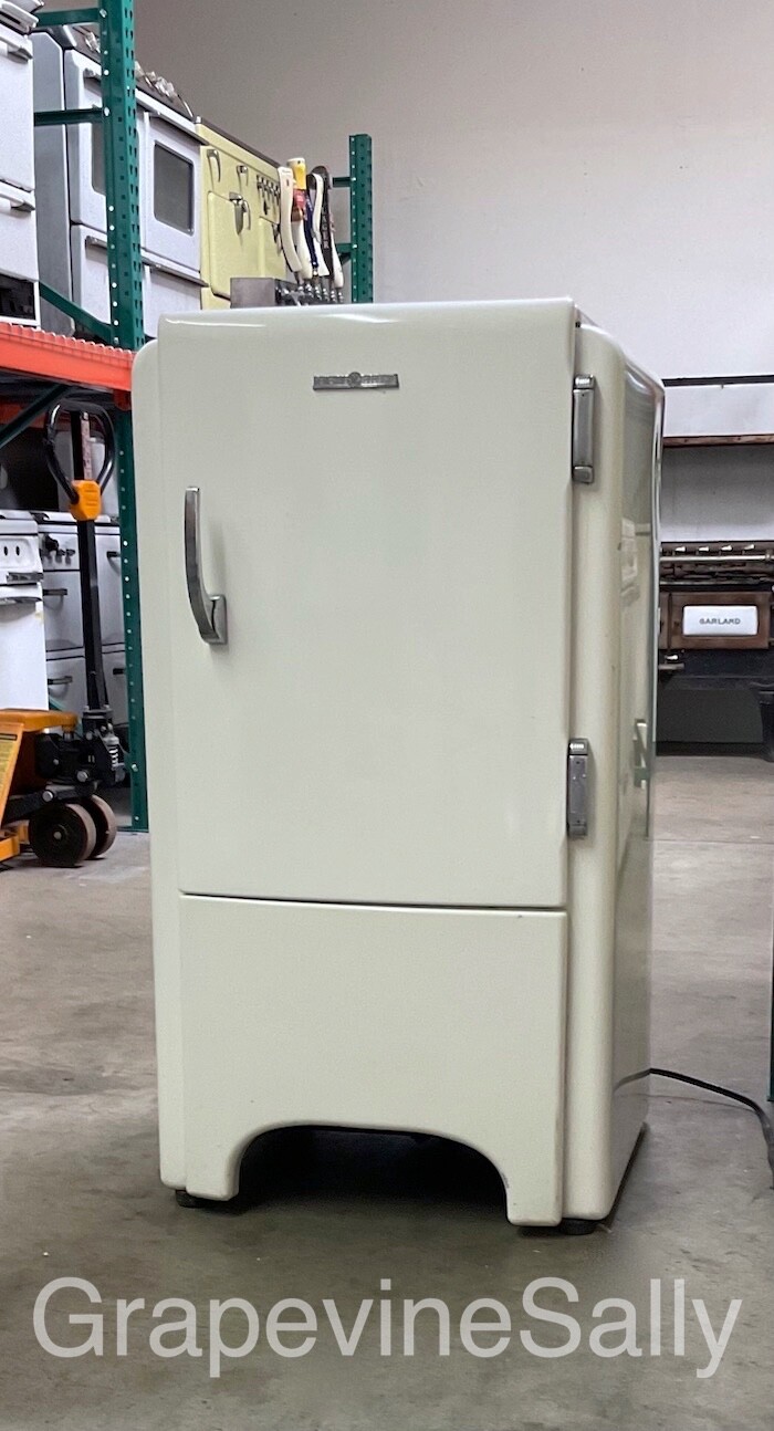 冷蔵庫・冷凍庫 1941's Vintage GE Refigerator  U.S Restored White 1940's-50's GE Refrigerator EVERYTHING WORKS