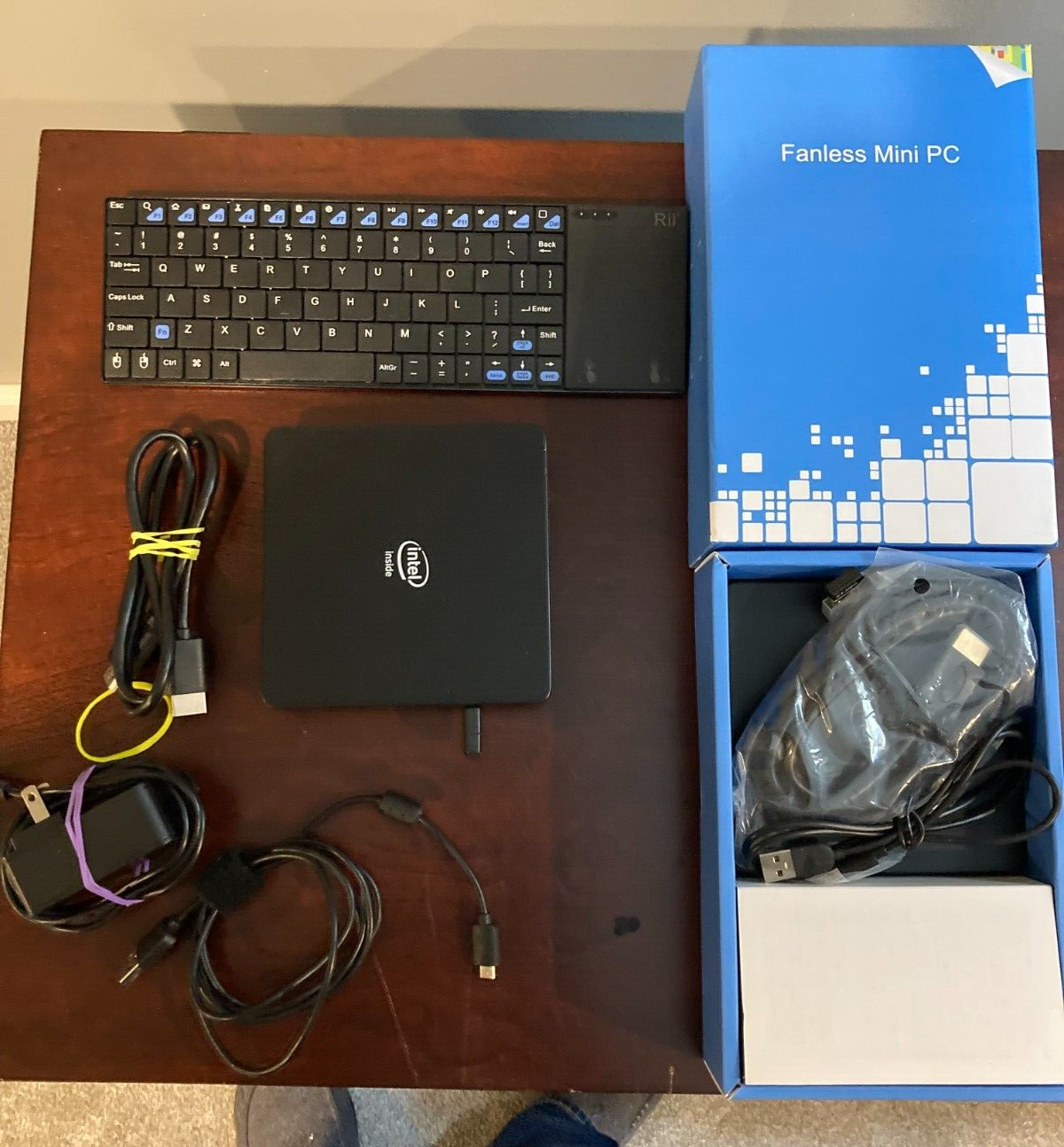 .  2gb Ram 32gb Disk 1.92 Ghz Cpu - 1 New Obox