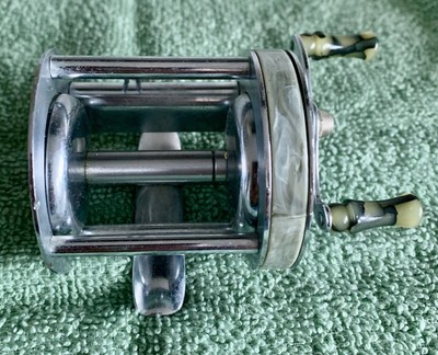 WARDS SPORT KING VINTAGE FISHING REEL. #60-6328 MODEL 8A