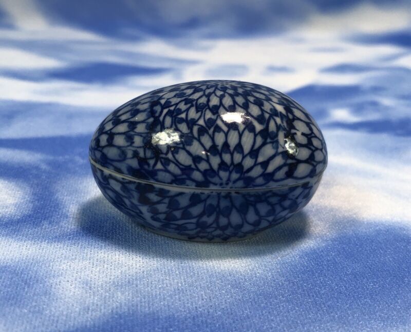 Fitz & Floyd Small Blue & White Floral Design Egg Shaped Trinket Box W/ Lid Euc