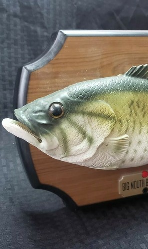 Big Mouth Billy Bass Take Me To The River & Don't Worry Be Happy 1999 Tested