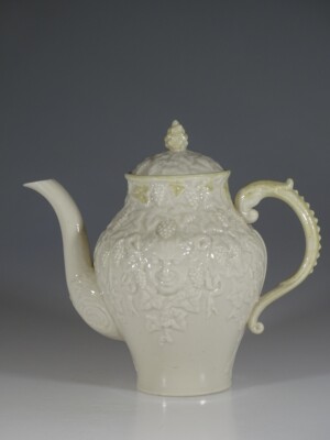 H /& HD Embossed Pansy Teapot 6 Cup 2398