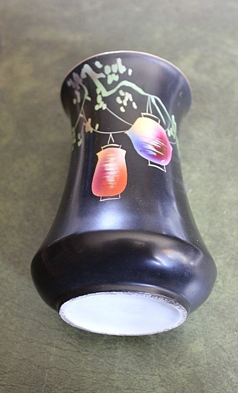 Beutiful Vintage Porcalin Vase Hand Painted