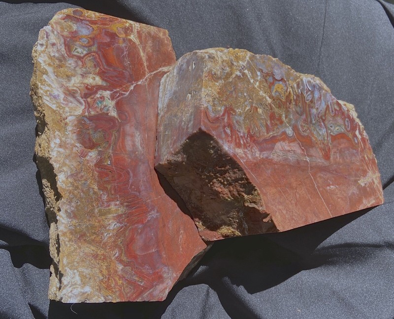 indonesian-agate-huge-split-boulder-w-moss-orbs-more-385-kg69-or-849-lbs