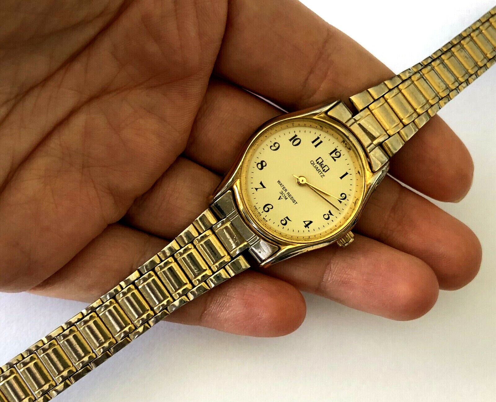 Q&Q V107 WLP Quartz Wrist Ladies Watch 30M Water Resistant Q&Q V107 WLP Quartz Wrist Ladies Watch 30M Water Resistant