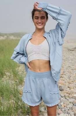 

Комплект Free People Crushed It из голубой куртки и шорт с рюшами  NWT, Синий