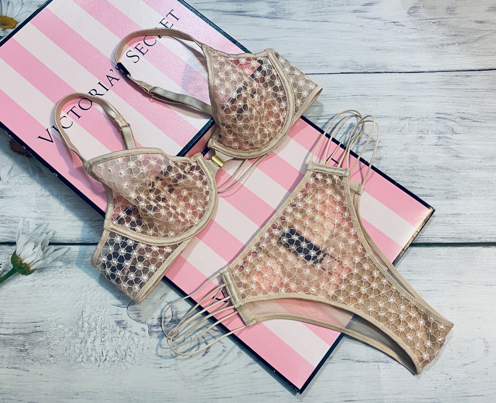 

VICTORIAS SECRET LUXE Demi Bra без подкладки STARBURST Champagne Cheeky Panty Set, Champange