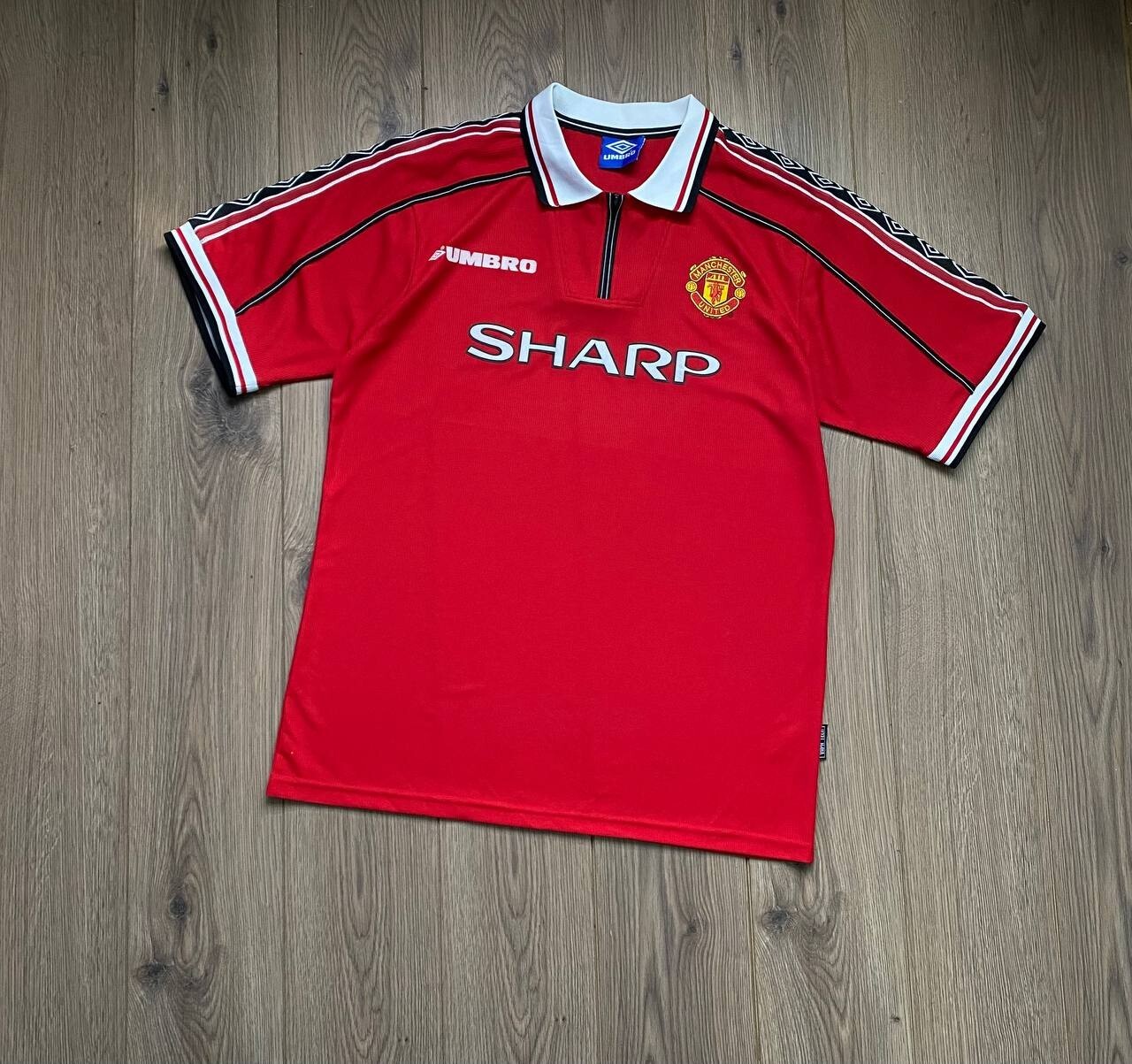 【希少】Man.U三冠ユニフォーム1998-99 SHARP × UMBRO Vintage Umbro Manchester United Sharp 1998 - 1999 Red Home