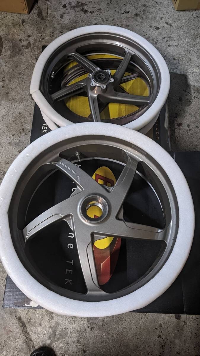 Ducati 748、916、996、998用ホイール OZ Wheels Ducati 748 / 916 / 996 / 998 5 Spoke Aluminium
