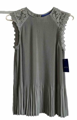 apt 9 Women's gray lace ruffle Sleeve less tops Size M NWT