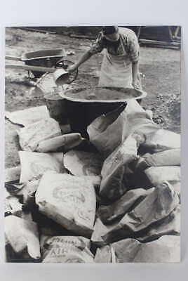 H.Richert,  Mulhouse (Elsass) - Frau am Bau Fotografie 50er Jahre 40 X 29, 5 cm