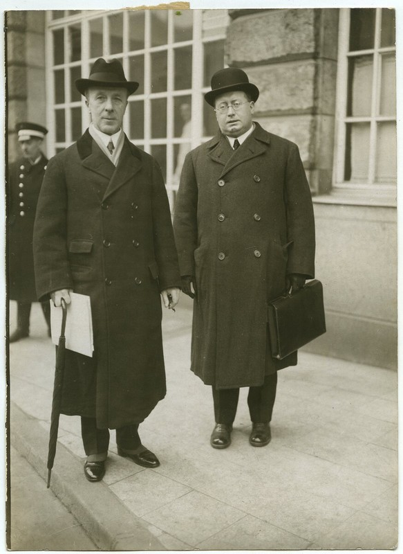 Le Banquier Reginald Mckenna Et Mario Alberti Ã  Berlin. Commission D'Experts.