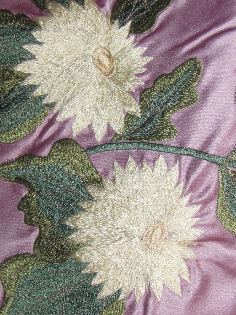 Vintage lavender violet  Satin cloth w heavy white floral embroidery  6yds x 30