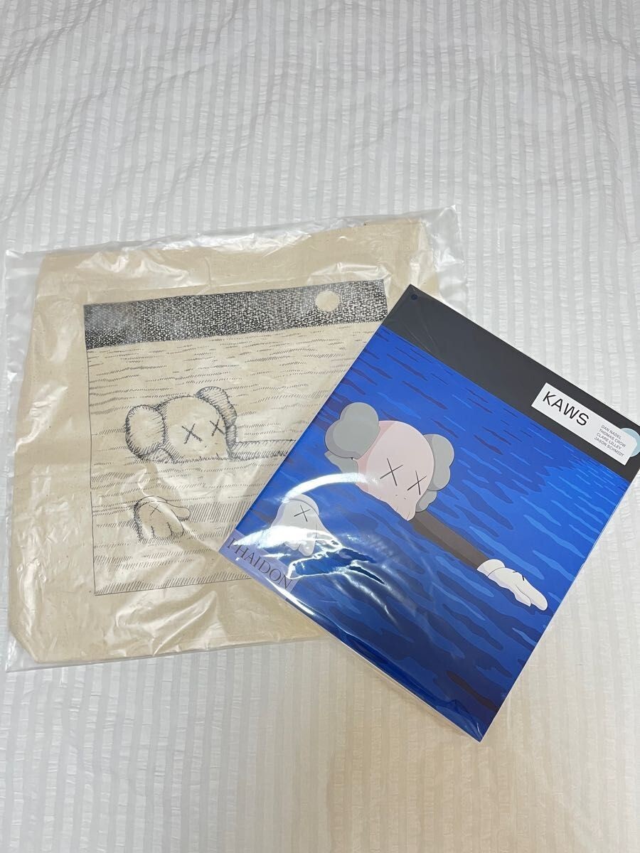 UNIQLO • KAWS ARTBOOK with TOTE BAG KAWS X UNIQLO Edition Art Book and Tote Bag By Phaidon
