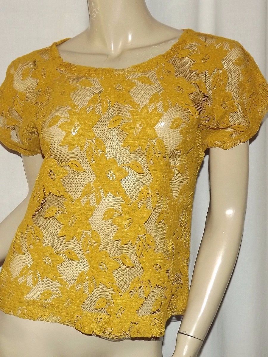 Roupas femininas de renda Lily White