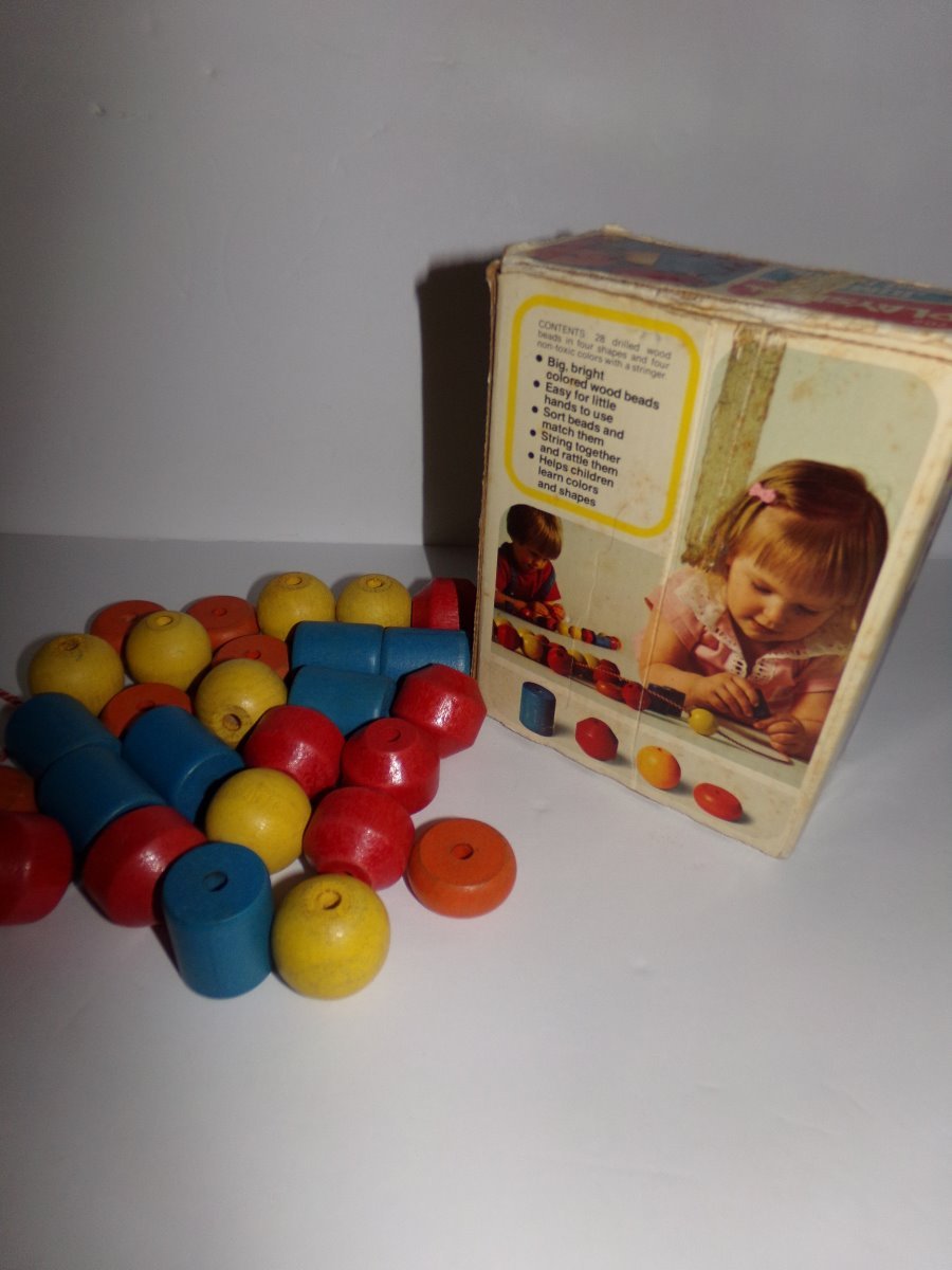 Vintage Playskool Jumbo Wood Beads with String 27 Beads Original Box 1978 USA