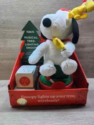 NIB 2020 Hallmark Peanuts Musical Christmas Tree-Lighting Snoopy & Woodstock NEW