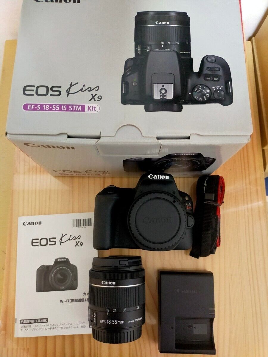 Canon EOS Kiss X90 EF-S18-55mm IS II Lens Kit [Body APS-C