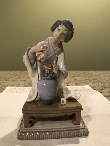 LLADRO  子豚を抱く少女　　新品 リヤドロ - 子豚を連れた少女 - 子豚を連れた少女 - Etsy 日本