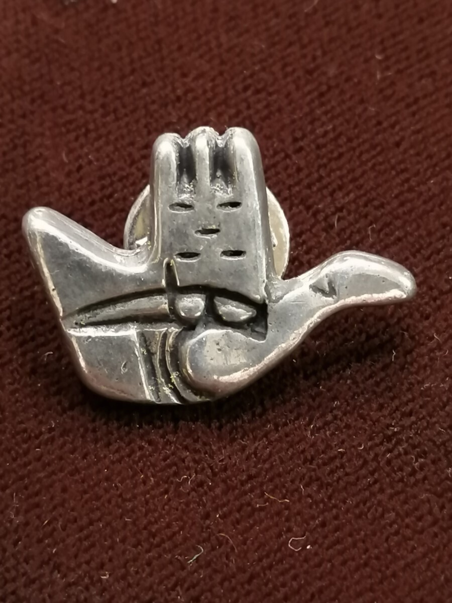 Le Corbusier open hand pin badge コルビュジエ Le Corbusier open hand pin badge コルビュジエ - メルカリ