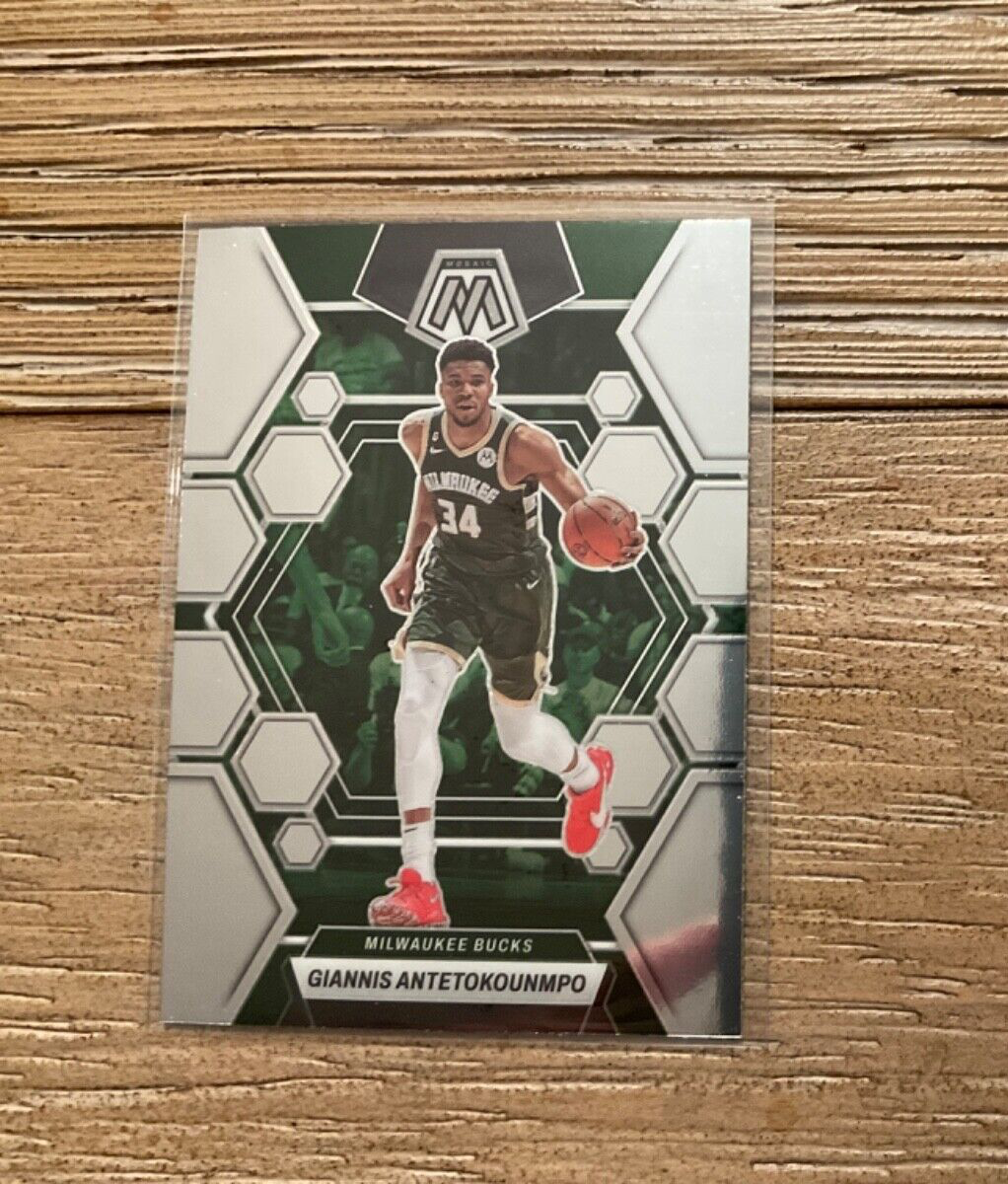 2022-23 Panini Mosaic Basketball Giannis Antetokounmpo #15