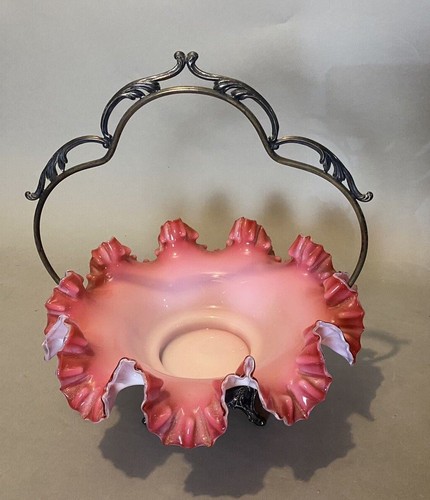 赤と白　HOBNEIL BRIDES BASKET VASE Vintage Antique Victorian Silver Plate & Cased Art Glass