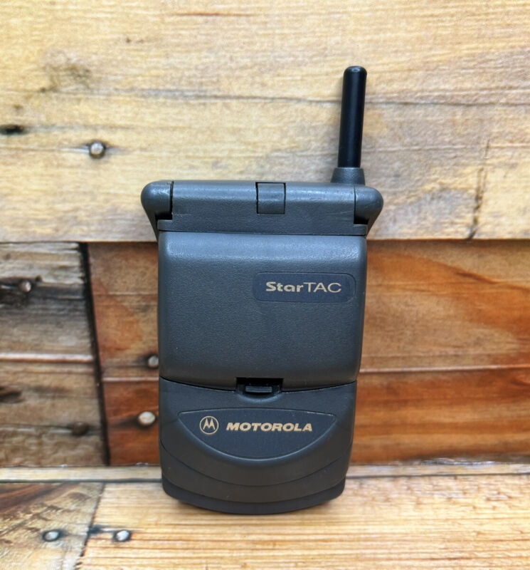 StarTac Motorola Vintage Flip Phone Model 80226WNBEA *AS IS PARTS REPAIR*