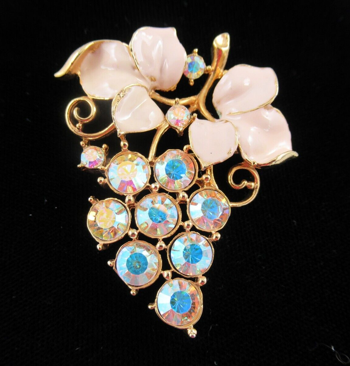 M shop jent brooch