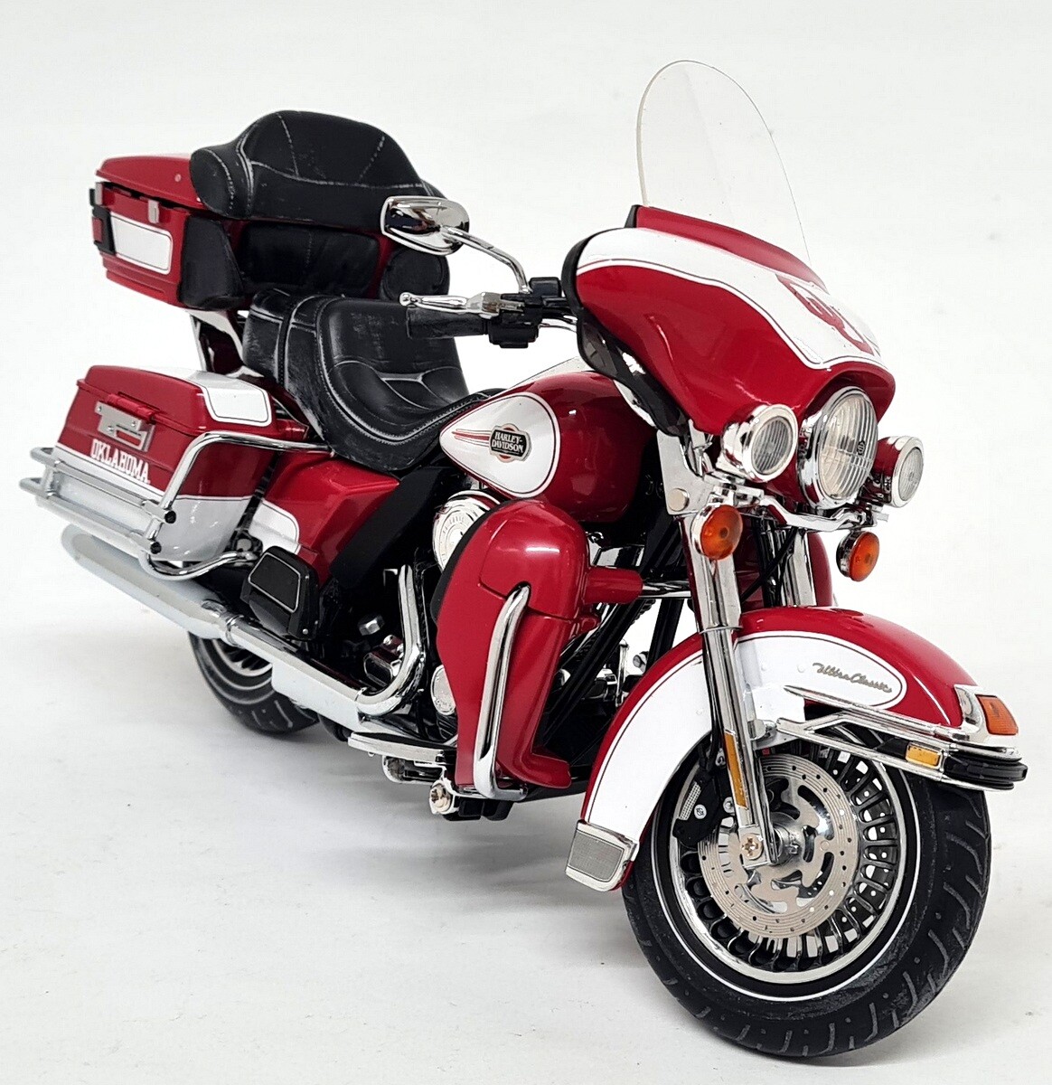 Ertl 1/12 Harley Davidson FLHTCU Ultra Classic Electra Glide