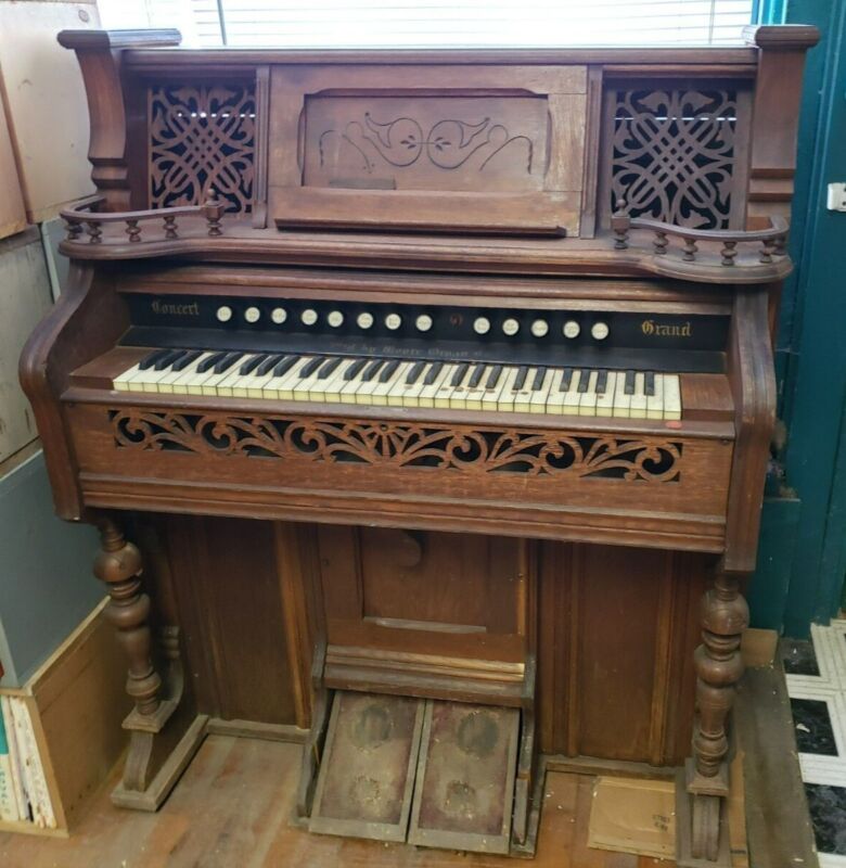 1800s Moore Organ Co Pump Organ Beautiful woodwork!!
