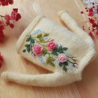 Sweater for Blythe/Pullip doll, It's a handmade knitted outfits for doll