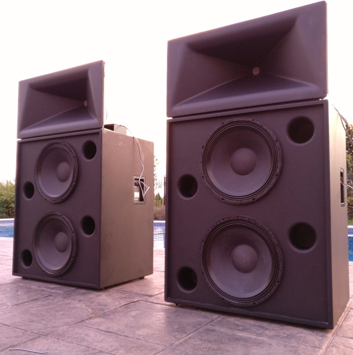 qsc theater speakers
